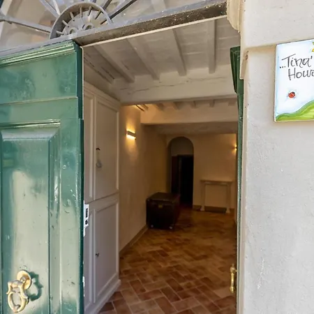 Tina's House アパート *