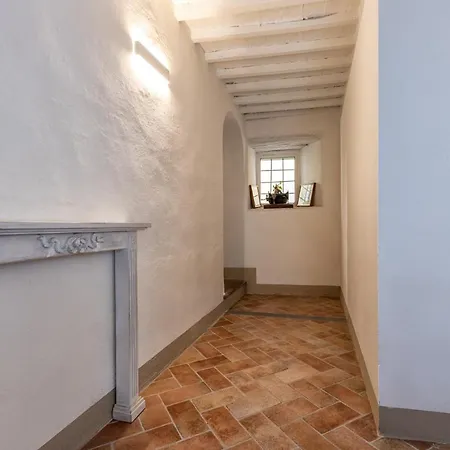 Апартаменти Tina's House *