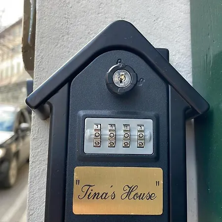 Tina's House * コルトーナ